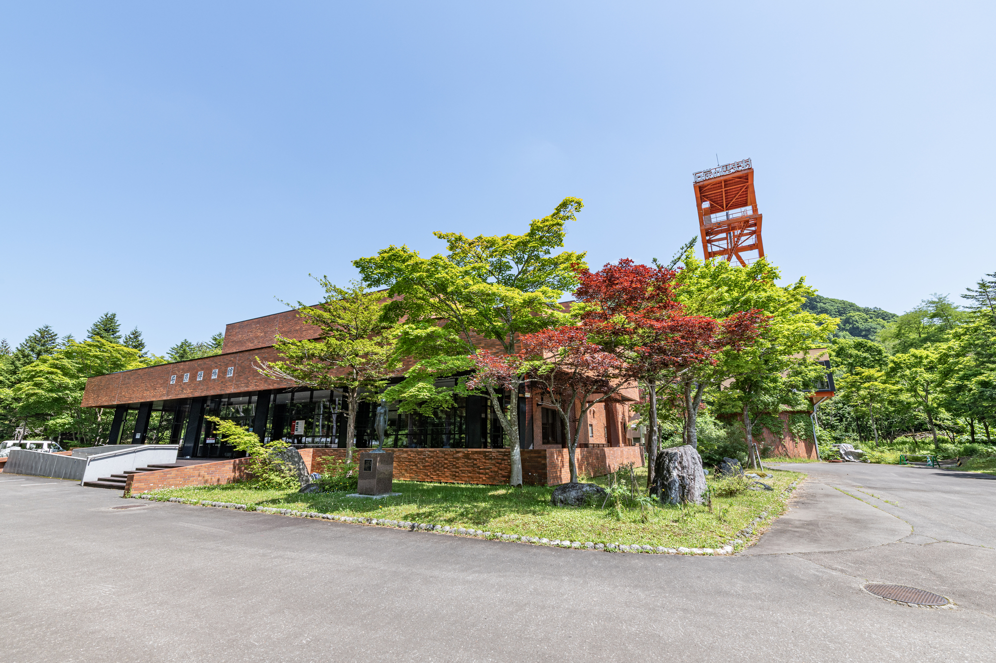 北海道夕張市　石炭産業の歴史を伝える博物館　快晴の夕張市石炭博物館
